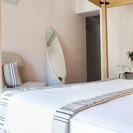 Psarou Hotel 2*